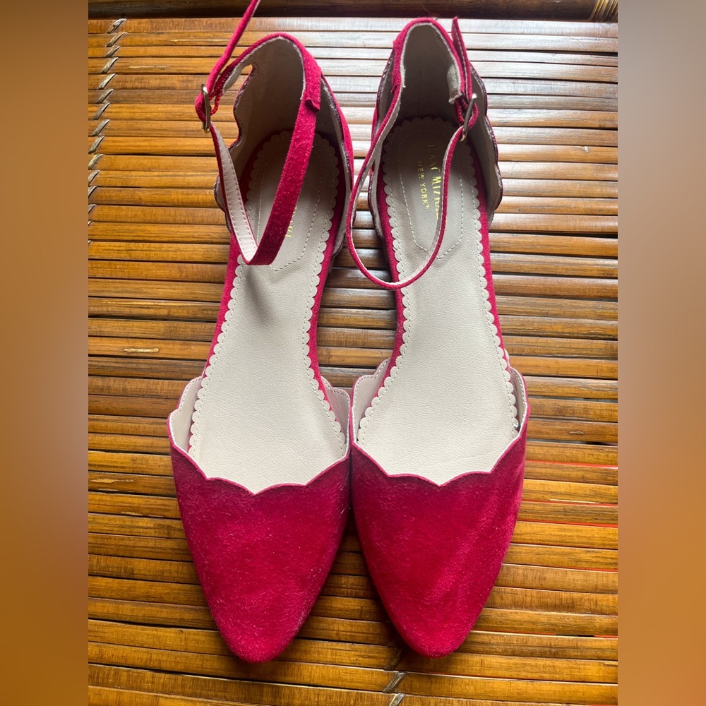 Brand New Isaac Mizrahi Red Scalloped Ankle Strap Flats Size 10 - Picture 3 of 8